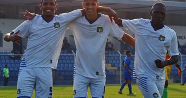 Jogadores do São Caetano comemoram um dos oito gols contra o Assisense (Foto: Divulgação)