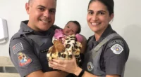 Policiais militares salvaram bebê recém-nascida em Marabá Paulista (SP) — Foto: Polícia Militar