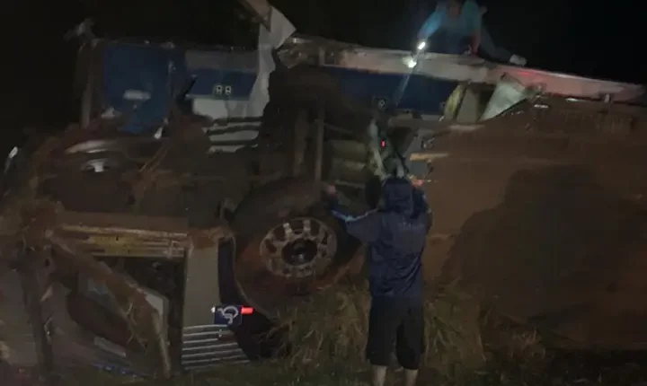 Vídeo mostra as consequências do acidente envolvendo ônibus com compristas do Paraguai