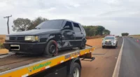 Vítimas trocavam o pneu do carro quando foram atingidas no acostamento da rodovia em Cafelândia — Foto: Nova TV/ Divulgação