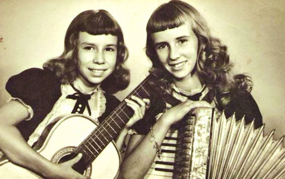 As Irmãs Galvão no início da carreira — Foto: Reprodução / Site oficial As Galvão