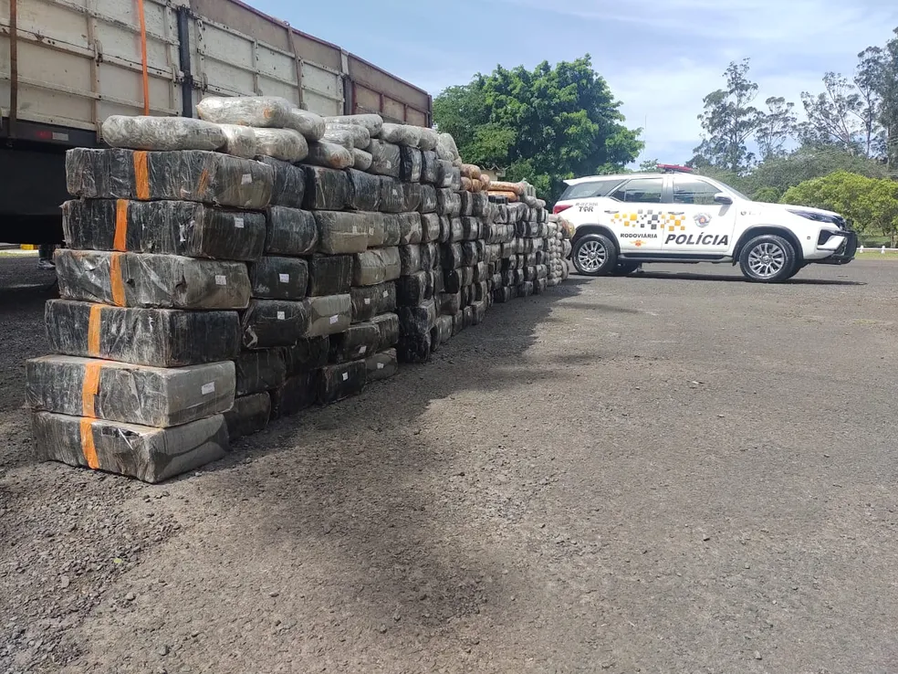 Mais de duas toneladas de maconha são apreendidas escondidas em pacotes de amido de milho em Tarumã — Foto: Arquivo pessoal