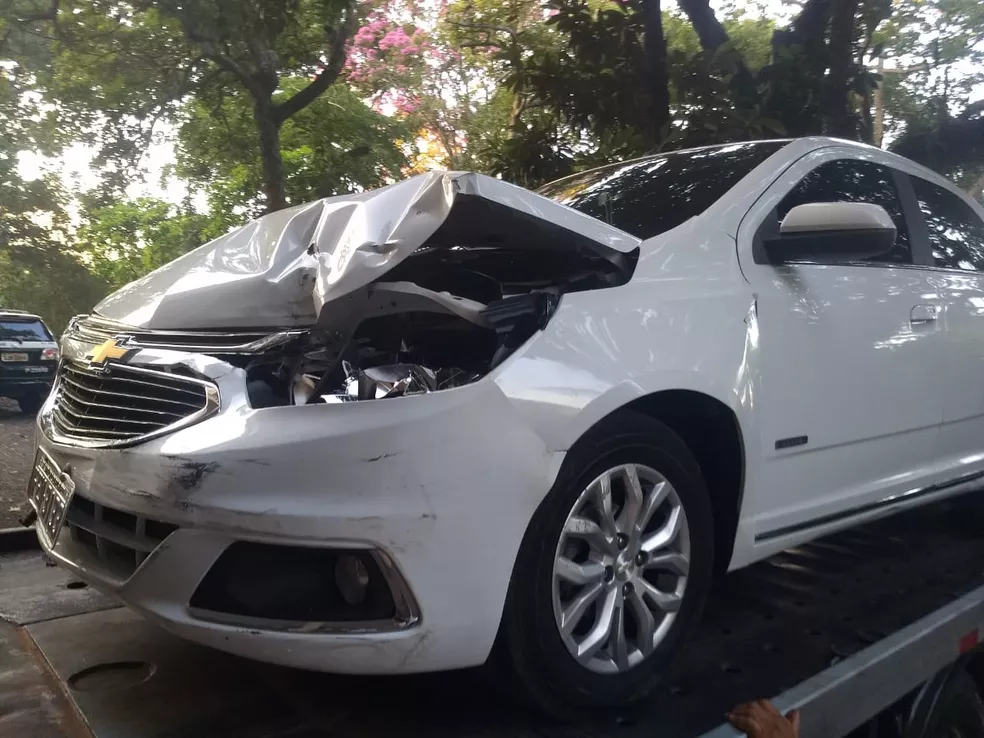Carro usado pelo padre no atropelamento foi apreendido em Santa Cruz do Rio Pardo — Foto: Polícia Civil/Divulgação