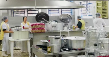 Funcionários são afastados após surto de Covid-19 na Cozinha Piloto de Assis — Foto: Secretaria de Educação de Assis/Divulgação