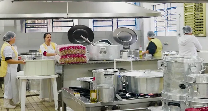 Funcionários são afastados após surto de Covid-19 na Cozinha Piloto de Assis — Foto: Secretaria de Educação de Assis/Divulgação