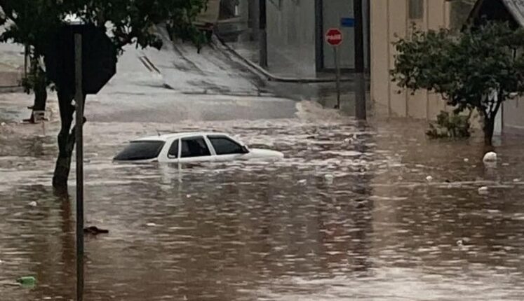 Forte chuva causa alagamentos e transtornos em Assis (Foto: Divulgação)