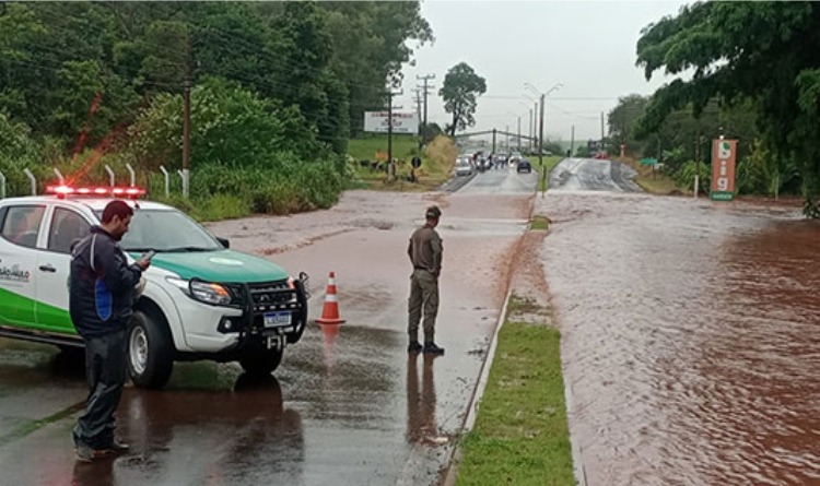 Forte chuva causa alagamentos e transtornos em Assis (Foto: Divulgação)