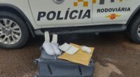 Boliviano é preso ao esconder drogas no tênis e em fundo falso de mala (Foto: Divulgação / Polícia Militar Rodoviária)