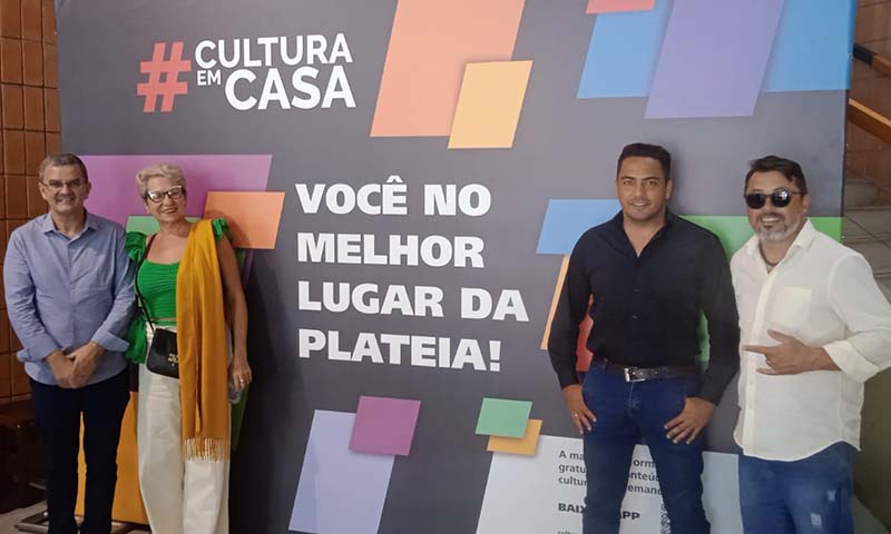 Alex Dias com a secretária da Cultura e Economia Criativa do Estado de São Paulo, Marília Marton (Foto: Divulgação)
