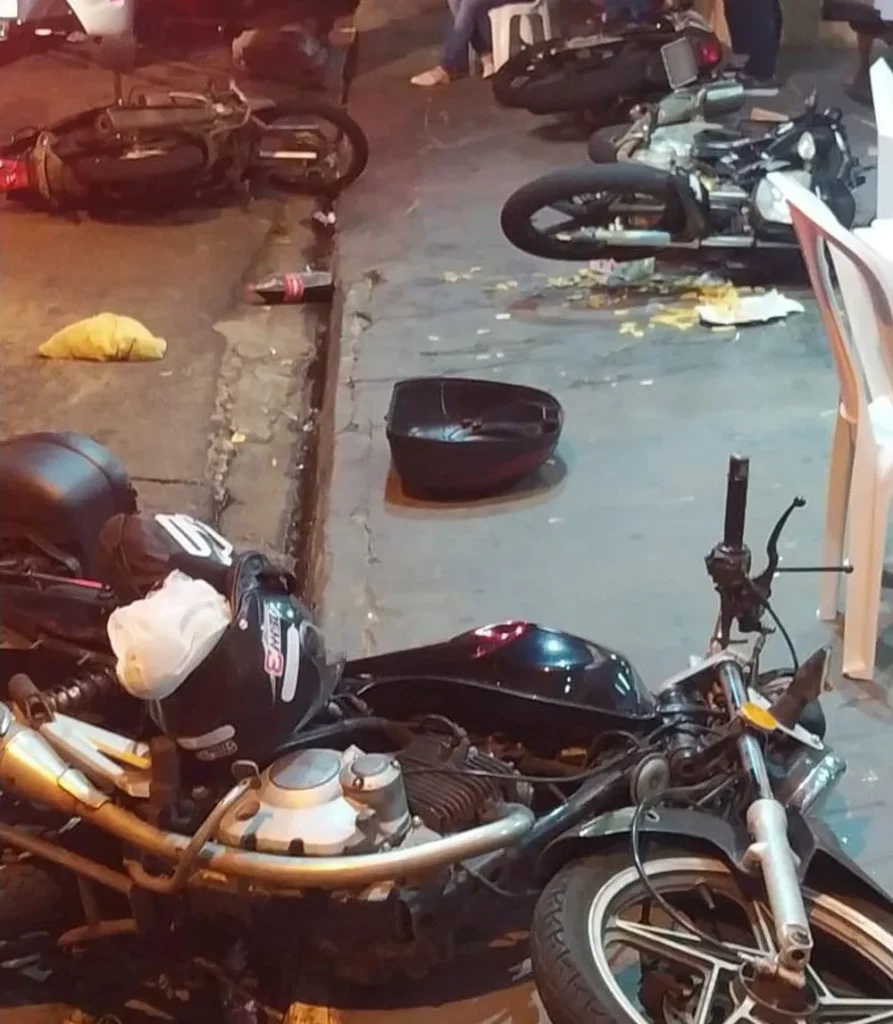 Motorista colidiu contra três carros e quatro motocicletas na Avenida Paulo Marcondes — Foto: Redes sociais