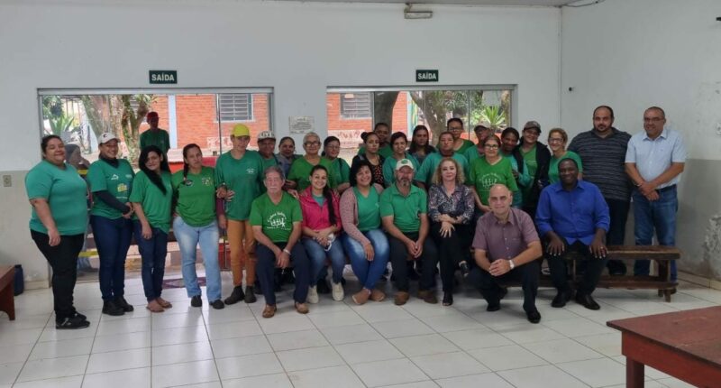 Vereadores visitam cooperados da Coocassis (Foto: Divulgação/Câmara Municipal de Assis)