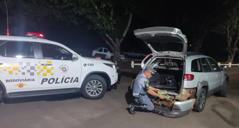 Cocaína escondida em carro foi apreendida pela Polícia Rodoviária em Assis (SP) — Foto: Polícia Rodoviária/Divulgação