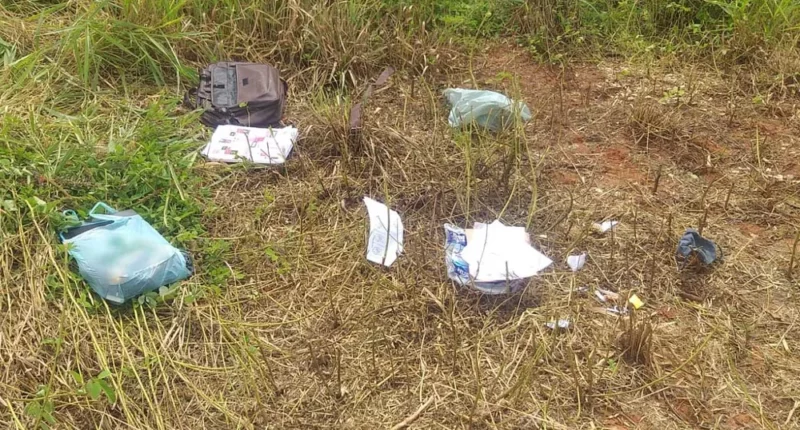 Trabalhadores rurais encontraram pertences de professora carbonizada, em Regente Feijó (SP) — Foto: Polícia Civil