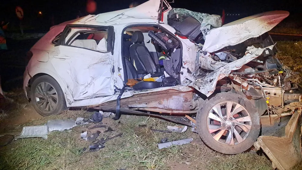 Duas pessoas morreram vítimas de um acidente de trânsito na noite desta sexta-feira (21), na Rodovia Brigadeiro Eduardo Gomes (SP-457), em Rancharia (Foto: Polícia Militar Rodoviária)